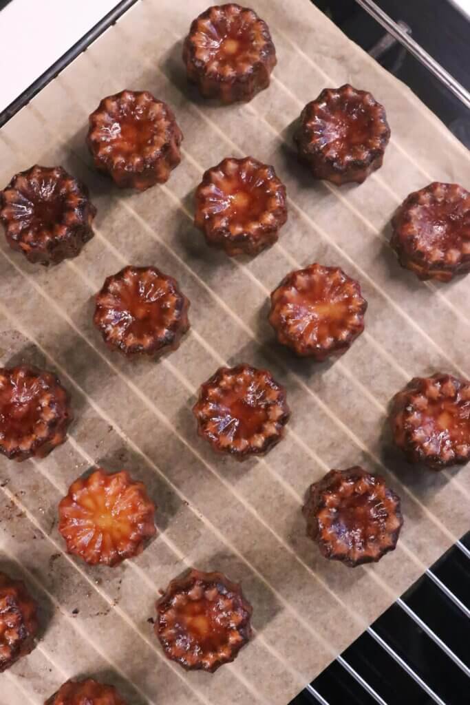 Canelé au caramel au beurre salé fait maison – croustillant à l’extérieur et fondant à l’intérieur